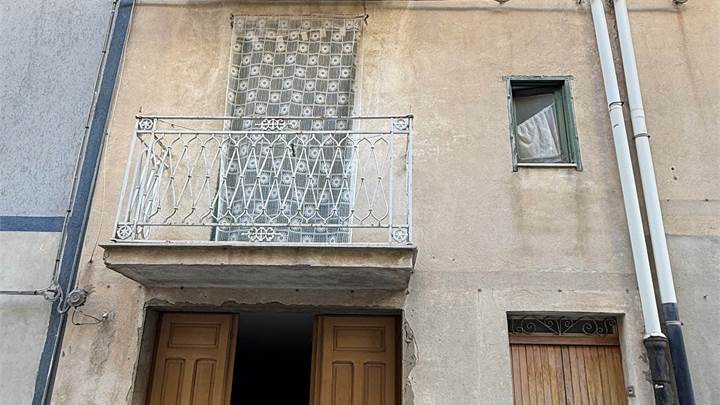 CASA VIA ARMANNO N.4