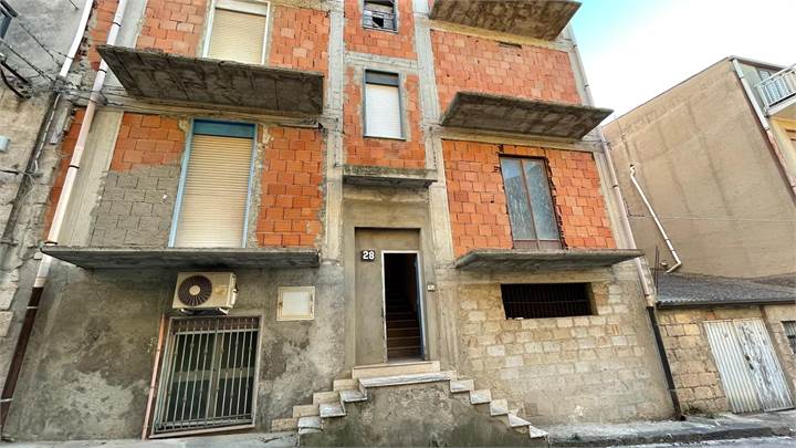 FABBRICATO in Vendita in via Damiano Chiesa 28