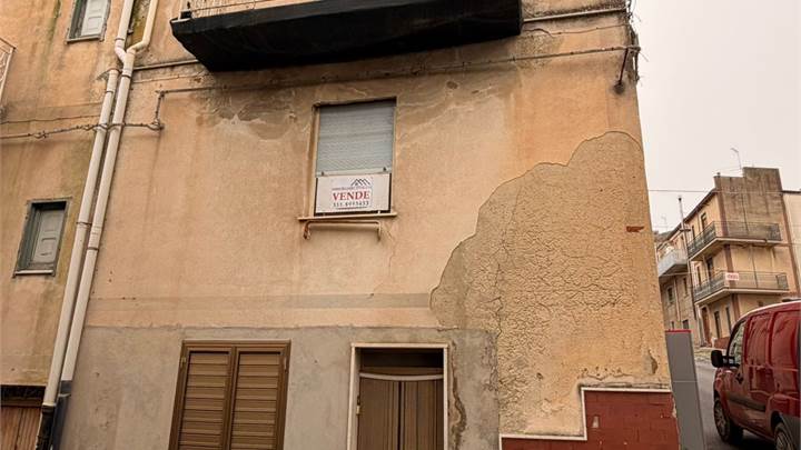 Casa singola in Vendita a Mussomeli (CL) via s. m. annunziata  102-104-106