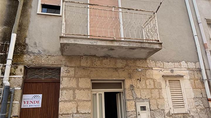 Casa singola in Vendita a Mussomeli (CL) in  VIA LUIGI CADORNA 32