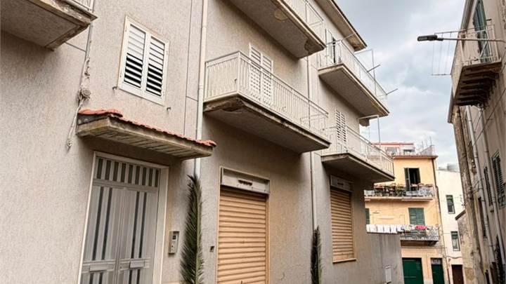 Appartamento in Vendita a Mussomeli (CL) in via camerota  