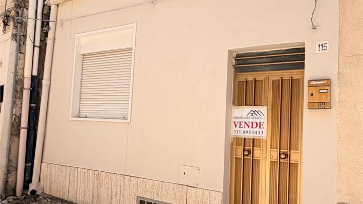 Casa Singola in Vendita in via Trento 